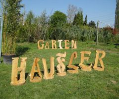 Dekomaterial aus Holz wird immer beliebter im Garten